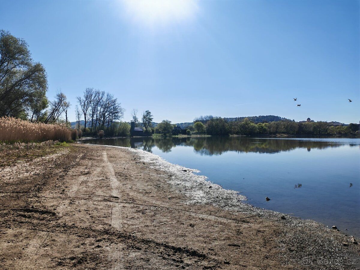 Dlouhodobý pronájem nemovitosti Úštěk u rybníka Chmelaře.
Nu
