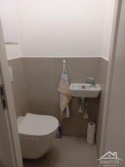 Pronájem bytu 3+1 s balkonem a výtahem na ulici Březinova bl