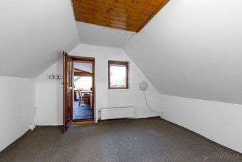 Na prodej rodinný dům o dispozici 3+1 v Manětíně. V přízemí 