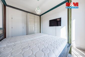 Nabízíme k prodeji slunný byt o dispozici 3+kk s balkónem a 