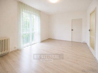 Nabízíme k pronájmu světlý byt o dispozici 3+1 a celkové plo