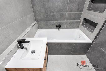 Pronájem nového bytu 3+kk s balkonem a parkovacím stáním.Hle