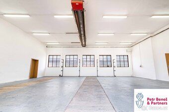 Ev.č. 00181 Pronájem komerčních prostor 220 m² – kanceláře, 