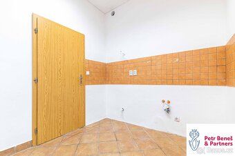 Ev.č. 00181 Pronájem komerčních prostor 220 m² – kanceláře, 
