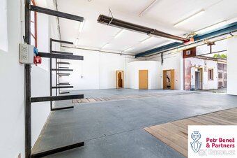 Ev.č. 00181 Pronájem komerčních prostor 220 m² – kanceláře, 