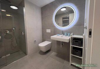 Pronájem moderního bytu 1+kk, 31 m and sup2; + lodžie, garáž