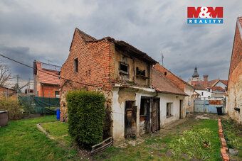 Nabízíme k prodeji rodinný dům v obci Dobřany. Dům je vhodný