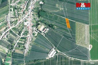 Prodej pozemku o výměře 1462 m2 v katastru obce Ježov. Jedná