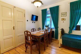 Nabízíme k prodeji RD využívaný jako apartmány , které můžet