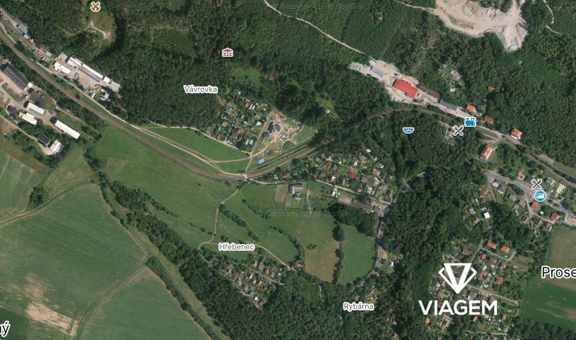 Exkluzivně Vám nabízíme lesní parcelu v blízkosti zastavěné 
