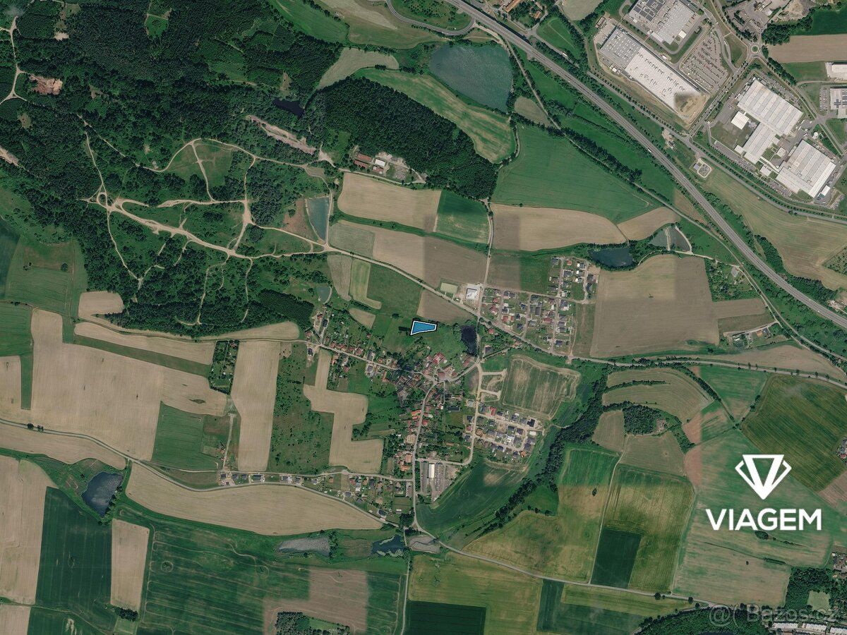 Exkluzivně Vám nabízíme pozemek o výměře 1 851 m² v katastrá