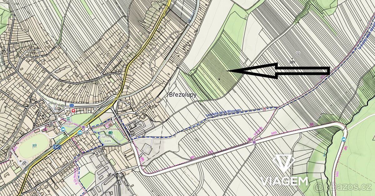 Vaše nová oáza klidu: Krásná zahrádka (1 322 m²) na prodej v