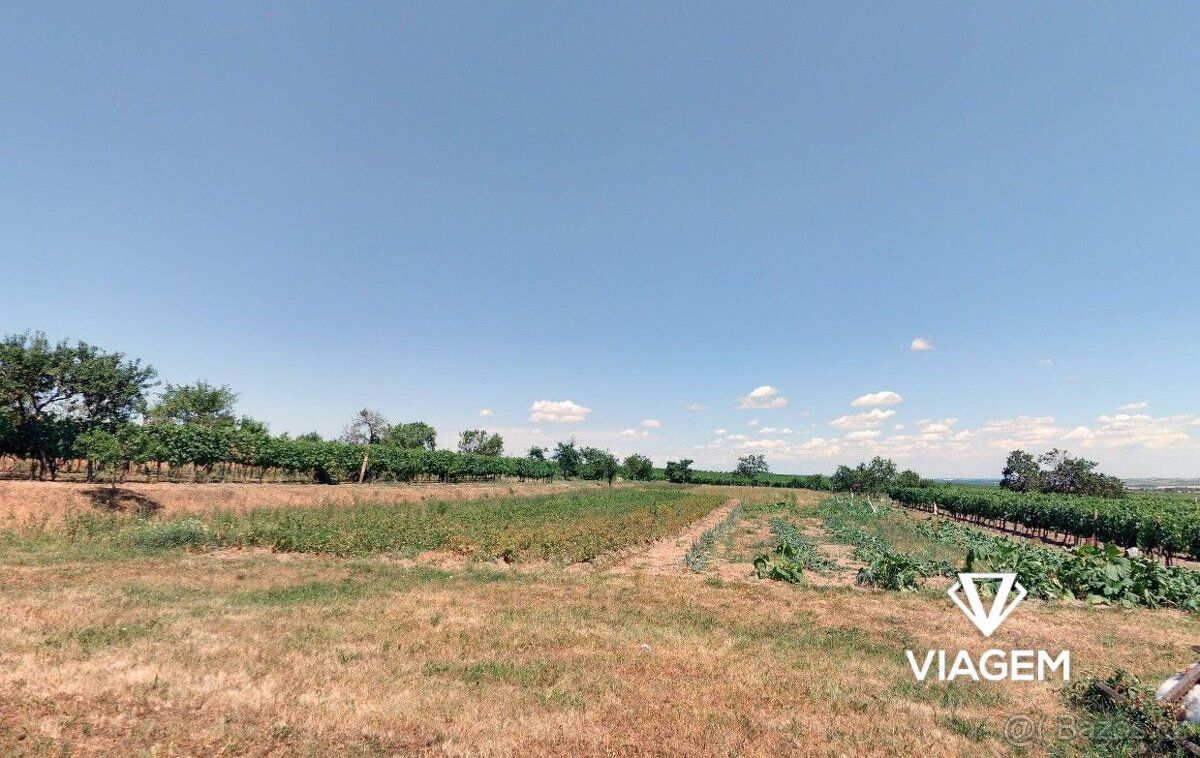 Nabízíme k prodeji soubor dvou atraktivních pozemků v malebn