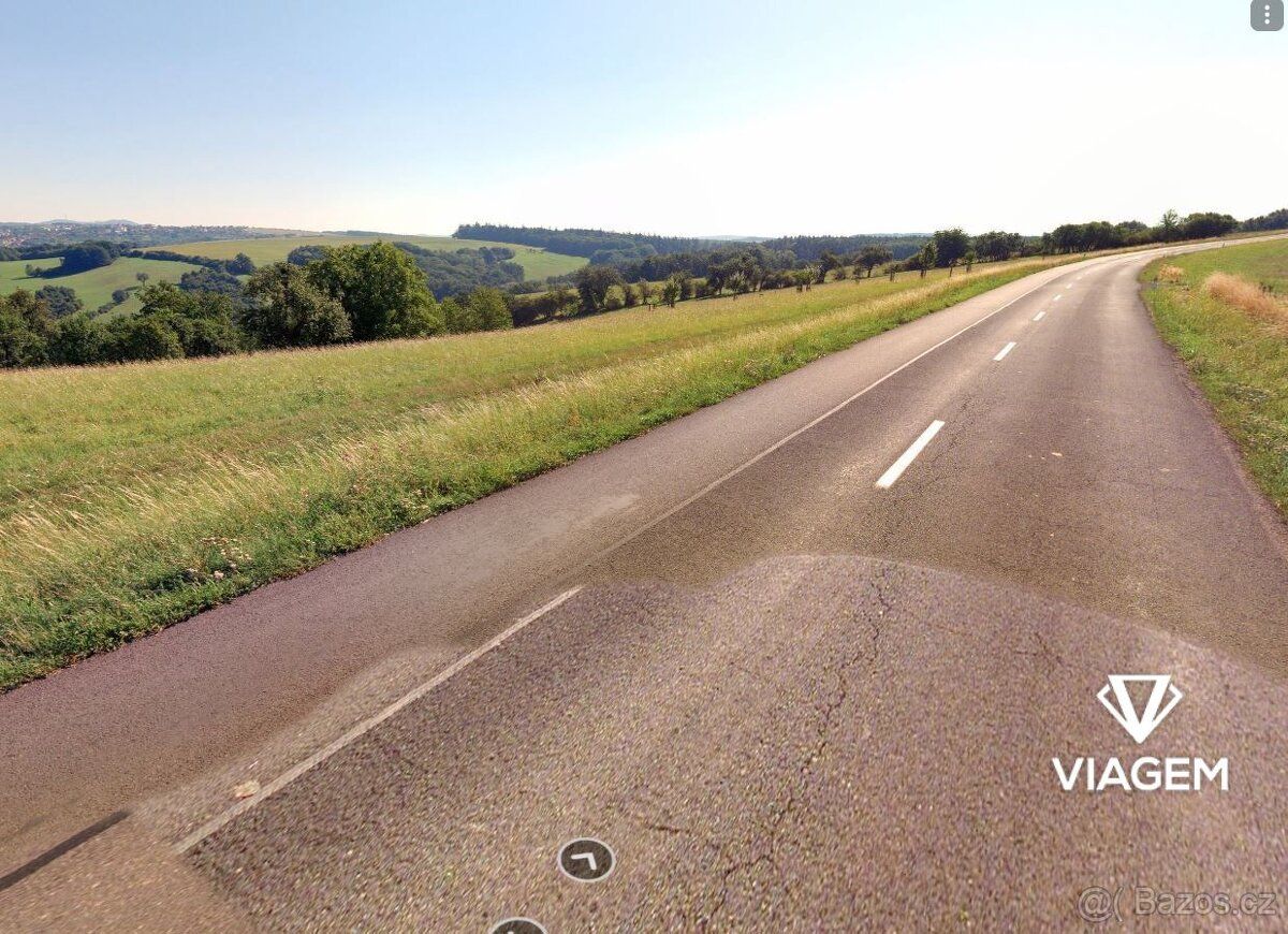 Nabízíme k prodeji pozemek, který se nachází na klidném a př