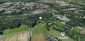 Nabízíme pozemek s širokými možnostmi využití, který snadno 