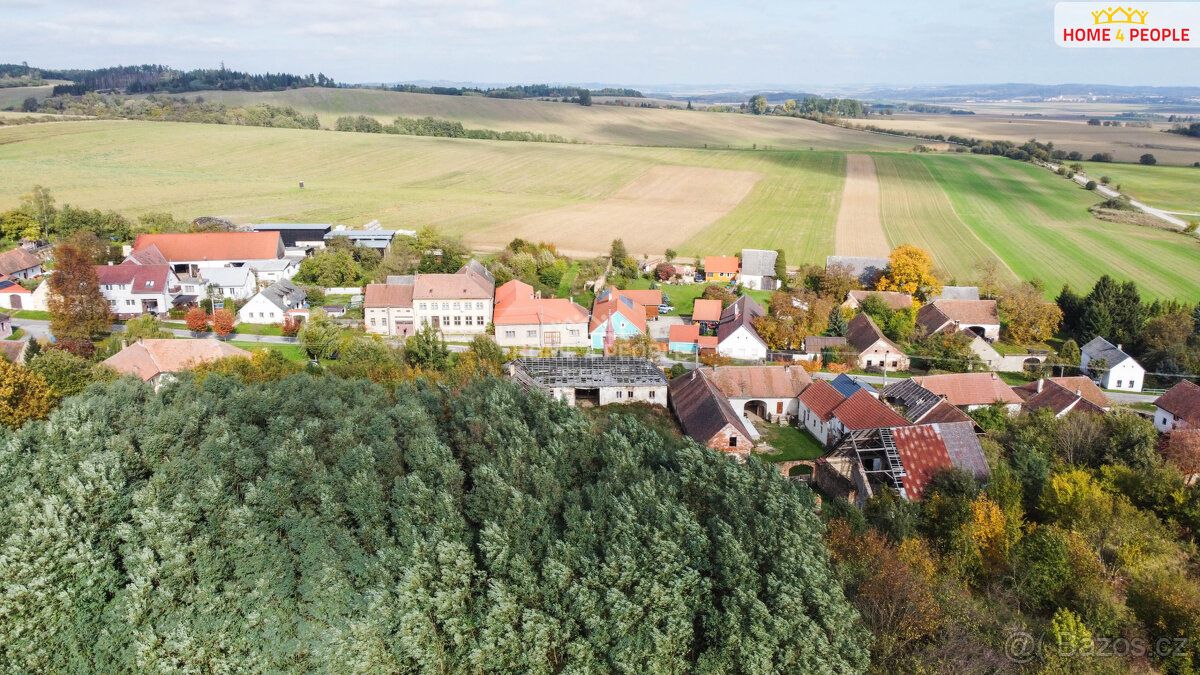 cena k jednání , Nabízíme k prodeji prostorný stavební pozem