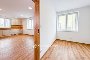 Ev.č. LU2620 Moderní novostavba 3+kk se soukromou předzahrád
