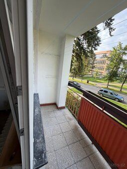Nabízíme k pronájmu prostorný a velmi dobře dispozičně řešen