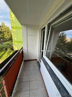 Nabízíme k pronájmu prostorný a velmi dobře dispozičně řešen