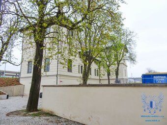 Exkluzivně vám nabízíme pronájem atypického bytu 1+kk s obyt