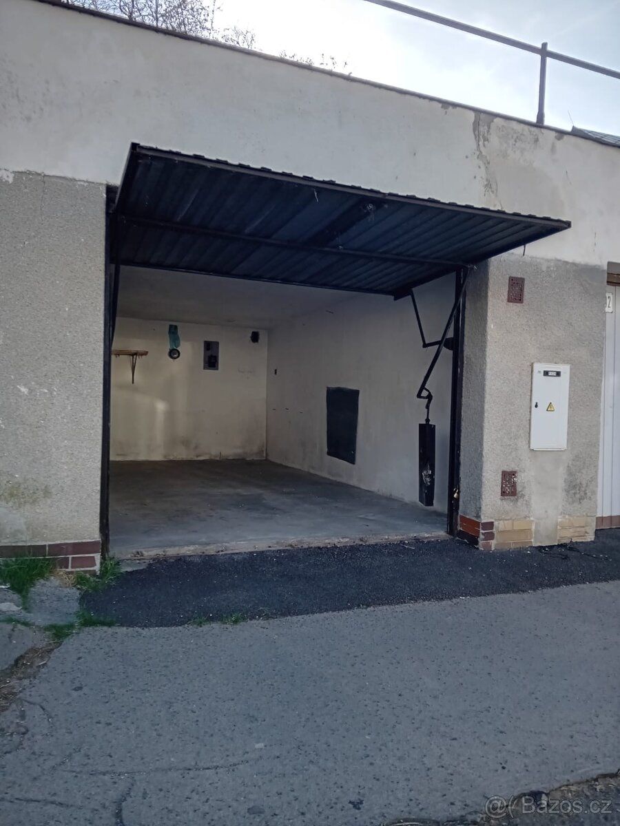 Garáž na prodej v ulici " V Luzích ", Jablonec nad Nisou. Na