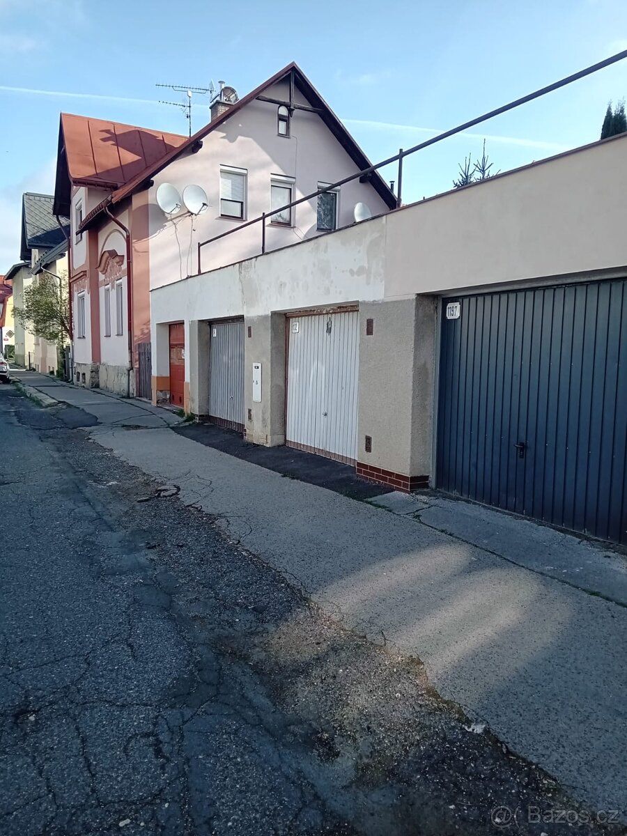 Garáž na prodej v ulici " V Luzích ", Jablonec nad Nisou. Na