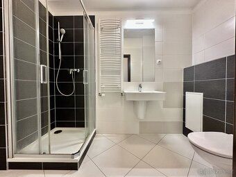 Hledáte útulné moderní bydlení v Praze s balkonem a dobrou d