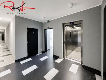 Hledáte útulné moderní bydlení v Praze s balkonem a dobrou d