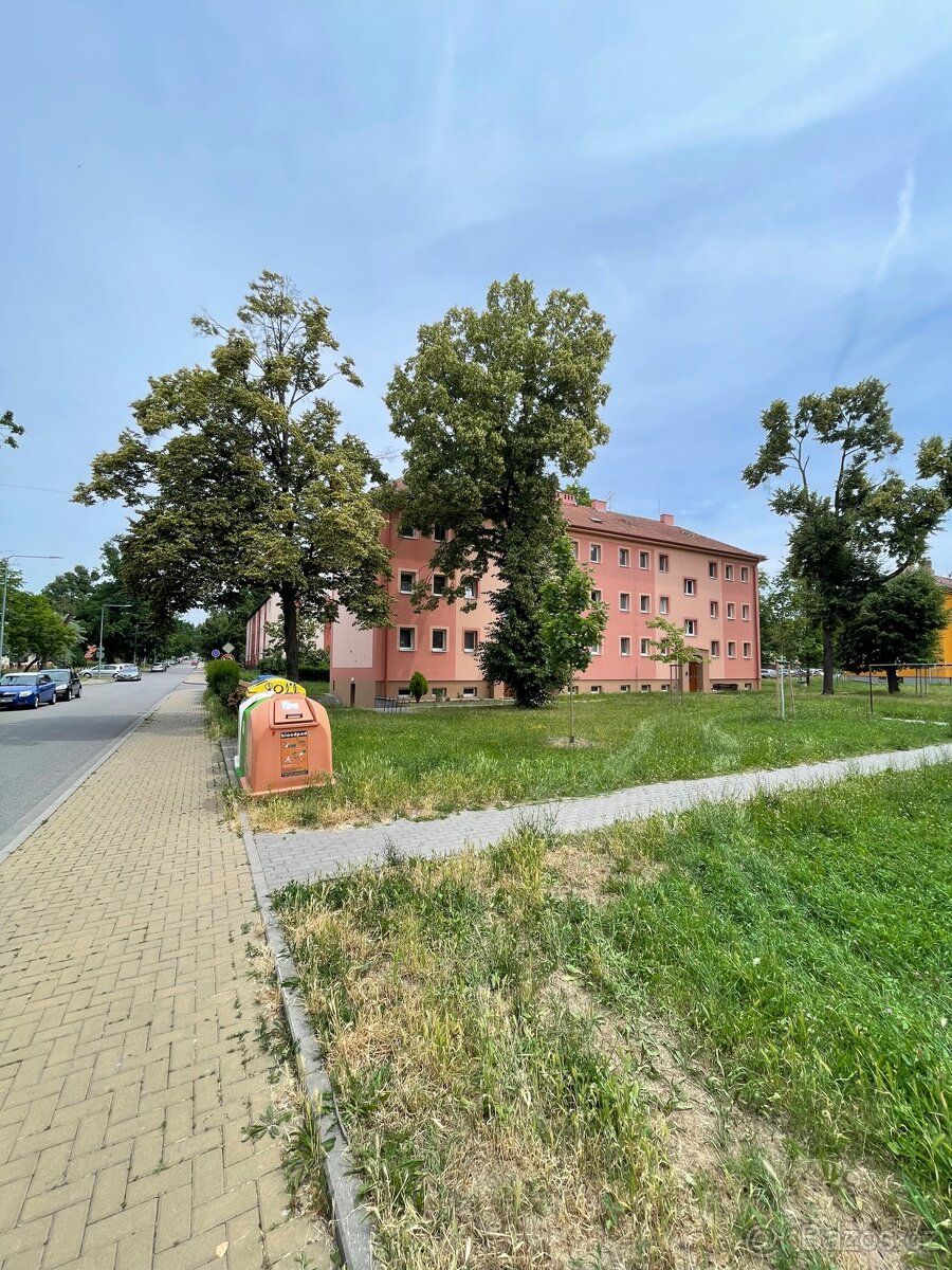Nabídnete prosím byt v Hodoníně 2+1 nebo 3+1 k rekonstrukci.