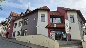 na ul.Hradišťská 2028, v Uherském Brodě v přízemí rod. domu.