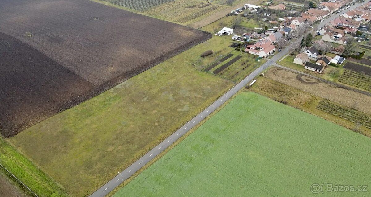 Prodám pozemek k podnikatelskému využití.Pozemek je určen ja