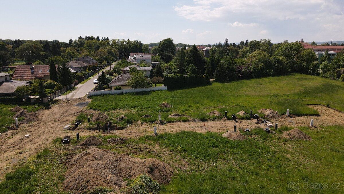 Nabízím k prodeji jeden z posledních lukrativních stavebních