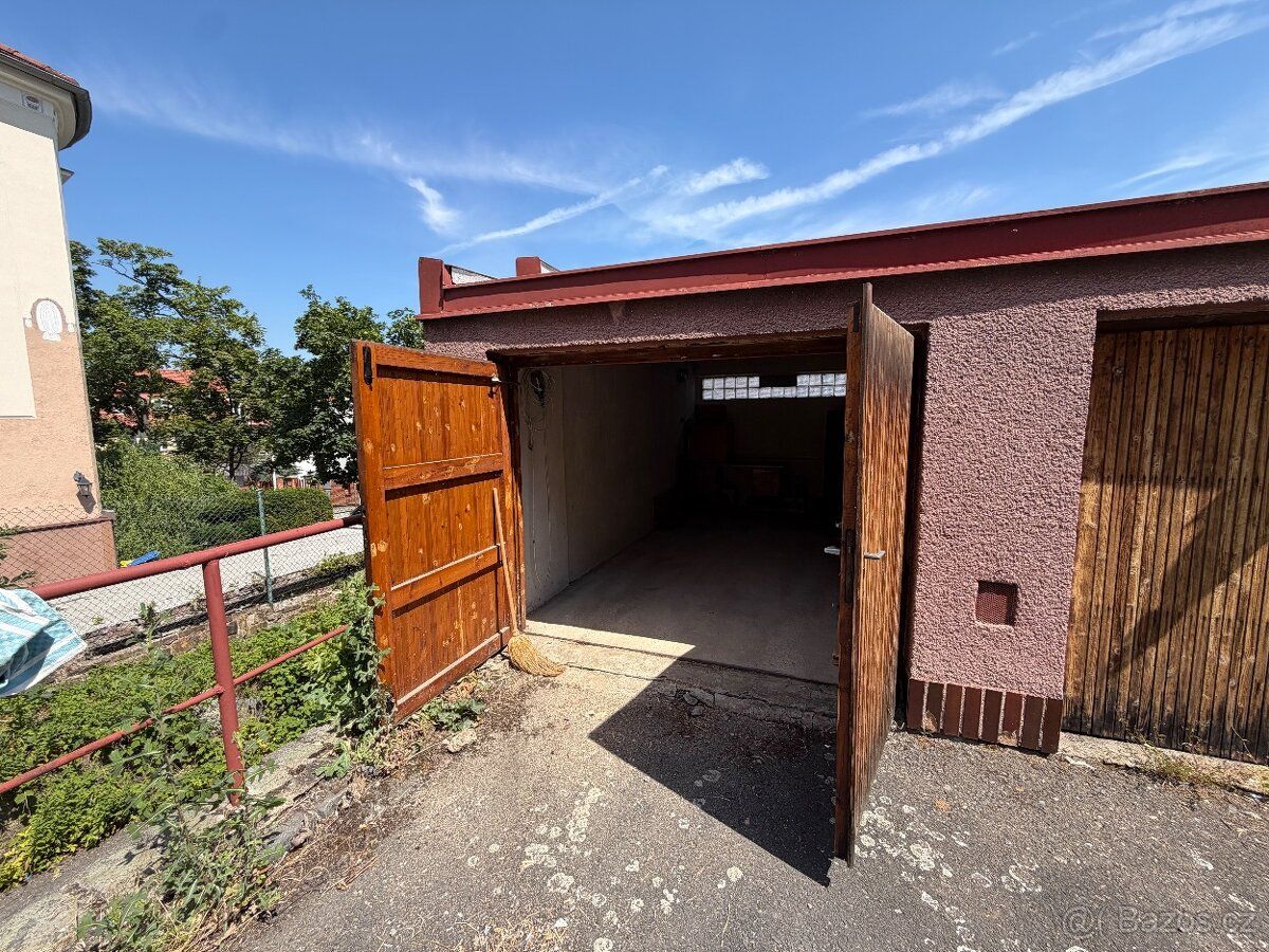 Nabízím k pronájmu garáž o výměře 29 m², v cihlové budově v 