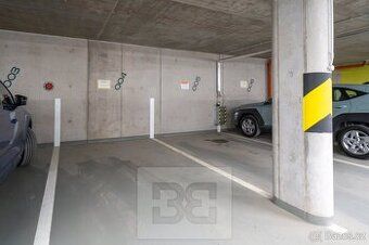 Nabízím k pronájmu garáž o výměře 29 m², v cihlové budově v 