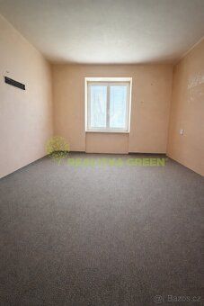 Realitka Green® vám nabízí k prodeji prostorný byt o dispozi
