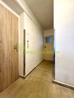 Realitka Green® vám nabízí k prodeji prostorný byt o dispozi