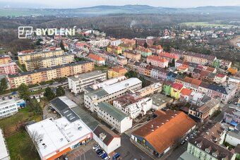 V zastoupení majitele nabízí k prodeji rozsáhlý průmyslový a