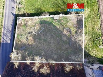 Prodej svažitého pozemku mimo zastavěné území obce. Momentál