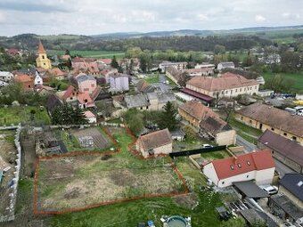 Prodej svažitého pozemku mimo zastavěné území obce. Momentál