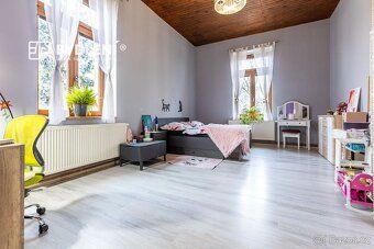 Součástí prodeje jsou tři samostatné stavby, kde každá má sv