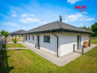 Nabízíme k prodeji prostorný rodinný dům v klidné části Bene