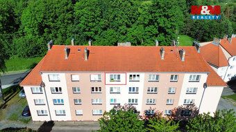 Nabízíme k prodeji světlý byt 2+1 o užitné ploše 54 m² v kli