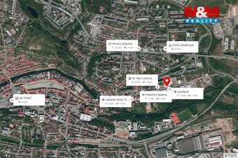 Nabízíme k prodeji atraktivní jednopodlažní komerční objekt 