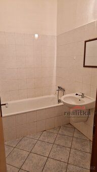 Pronájem hezkého bytu 1+kk ( 37 m2 ) v Opavě na ul. Olomouck