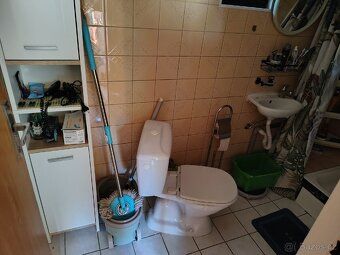 Útulná chata v žádané lokalitě Svojkov – 389 m² pozemek v os