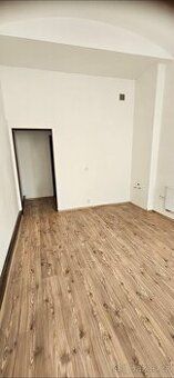 Nabízíme pronájem vybavené truhlárny v Areálu Nábytek Paul -