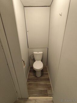 Nabízíme k pronájmu byt 2+kk v Ov v ulici Šeříková bl. 529, 