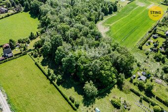 Nabízíme k prodeji lesní pozemek o výměře 1 028 m² v klidné 