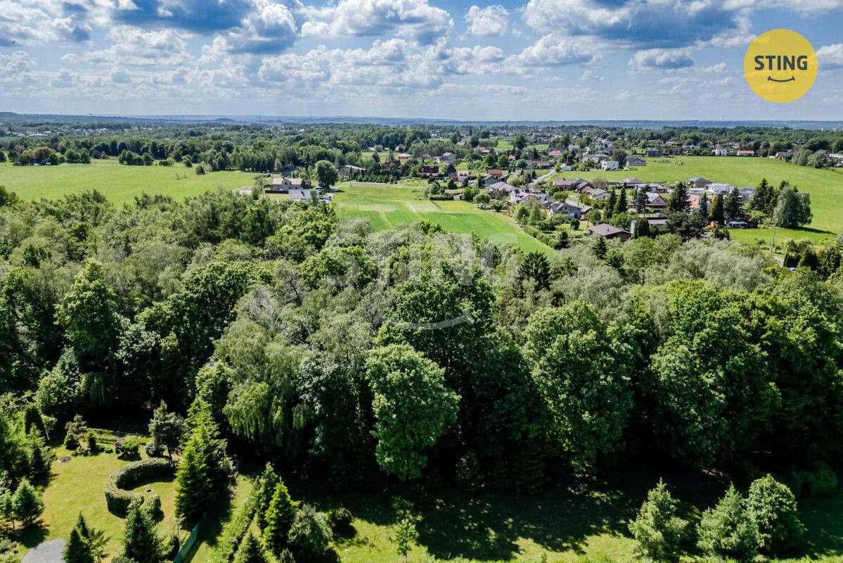 Nabízíme k prodeji lesní pozemek o výměře 1 028 m² v klidné 
