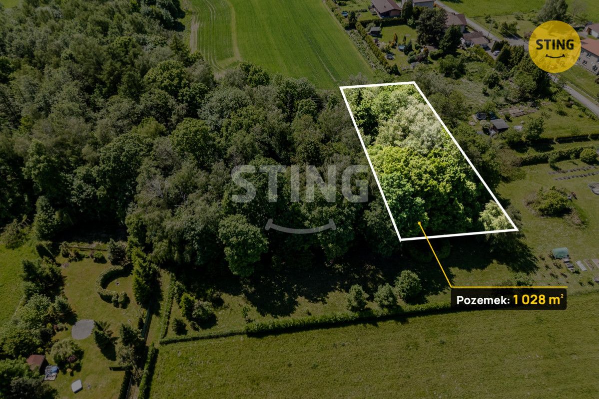 Nabízíme k prodeji lesní pozemek o výměře 1 028 m² v klidné 